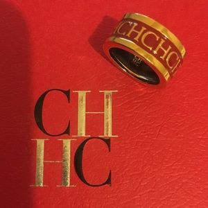 Carolina Herrera’s ring.